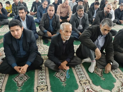 حضور رئیس و کارکنان دامپزشکی عنبرآباد در نماز جمعه شهرستان